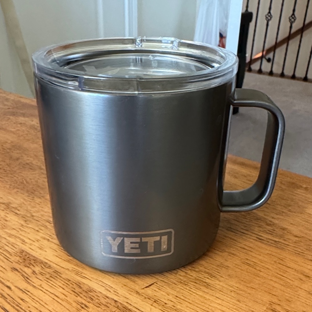 YETI Charcoal Mug with Clear Lid